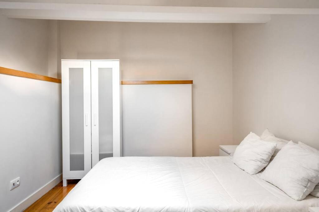 Charming Studio With Ac And Loft On Ground Floor Lissabon Buitenkant foto