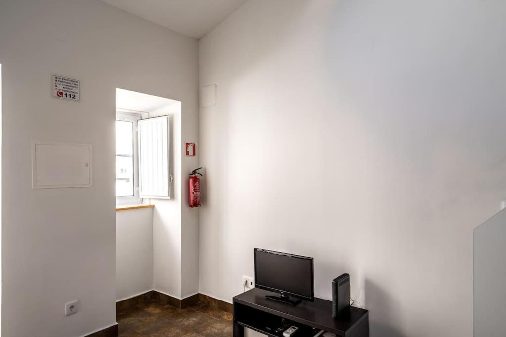 Charming Studio With Ac And Loft On Ground Floor Lissabon Buitenkant foto